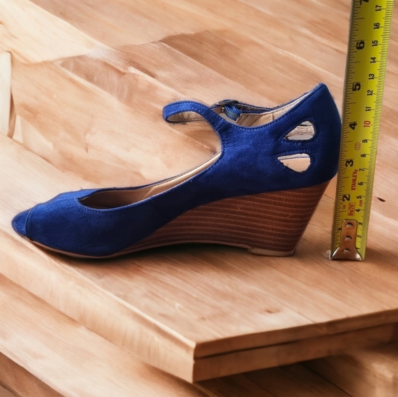 K&M Open Toe Wedge Sandles - Picture 8 of 8